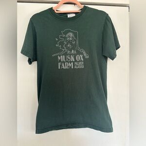 Green Quirky Vintage T Shirt Musk Ox Farm Palmer Alaska size S small unisex